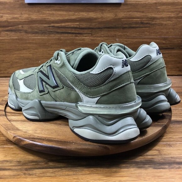 Athletic_Shoes